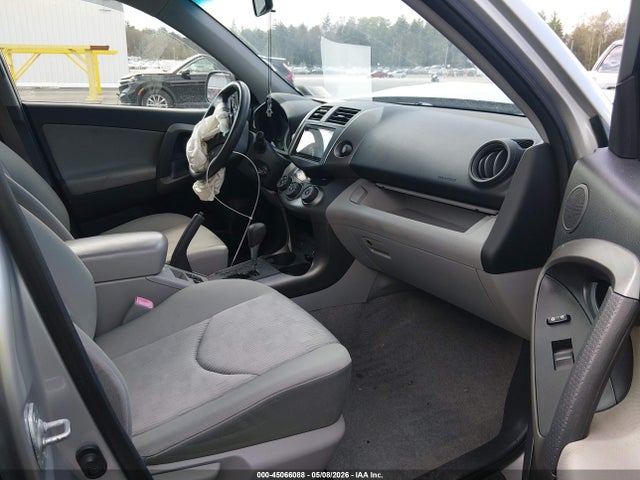 Toyota RAV4 Base V6