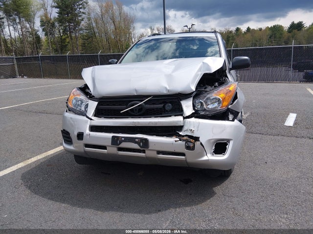 Toyota RAV4 Base V6
