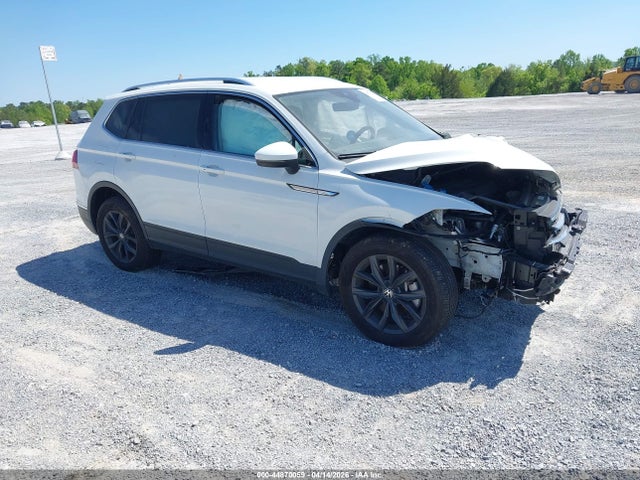 Salvage Volkswagen Tiguan Image