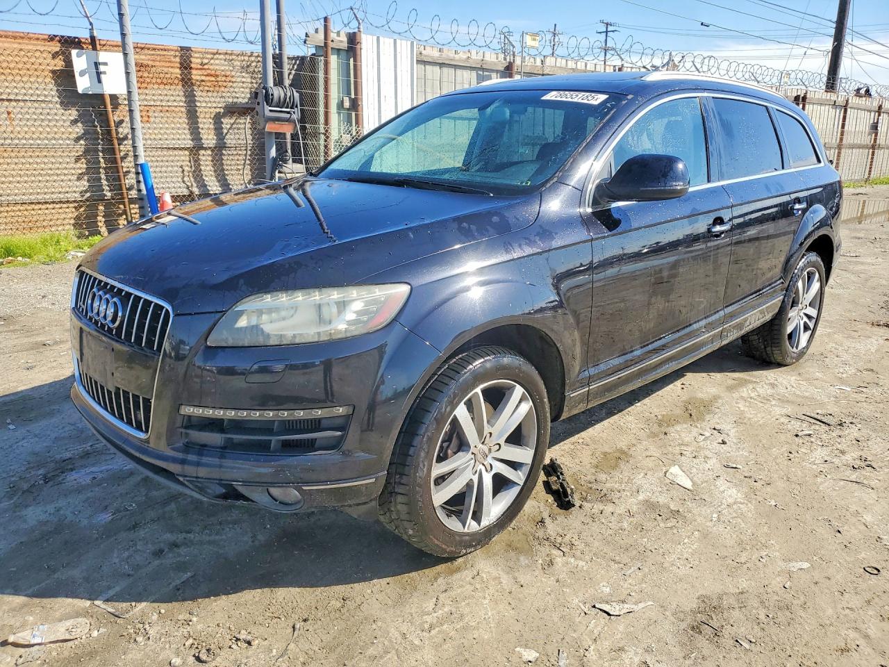 Salvage Audi Q7 Image