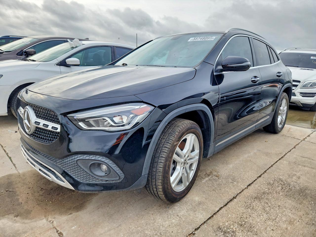 Salvage Mercedes-Benz GLA Image