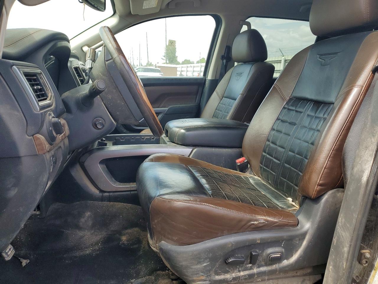 Nissan Titan Platinum Reserve