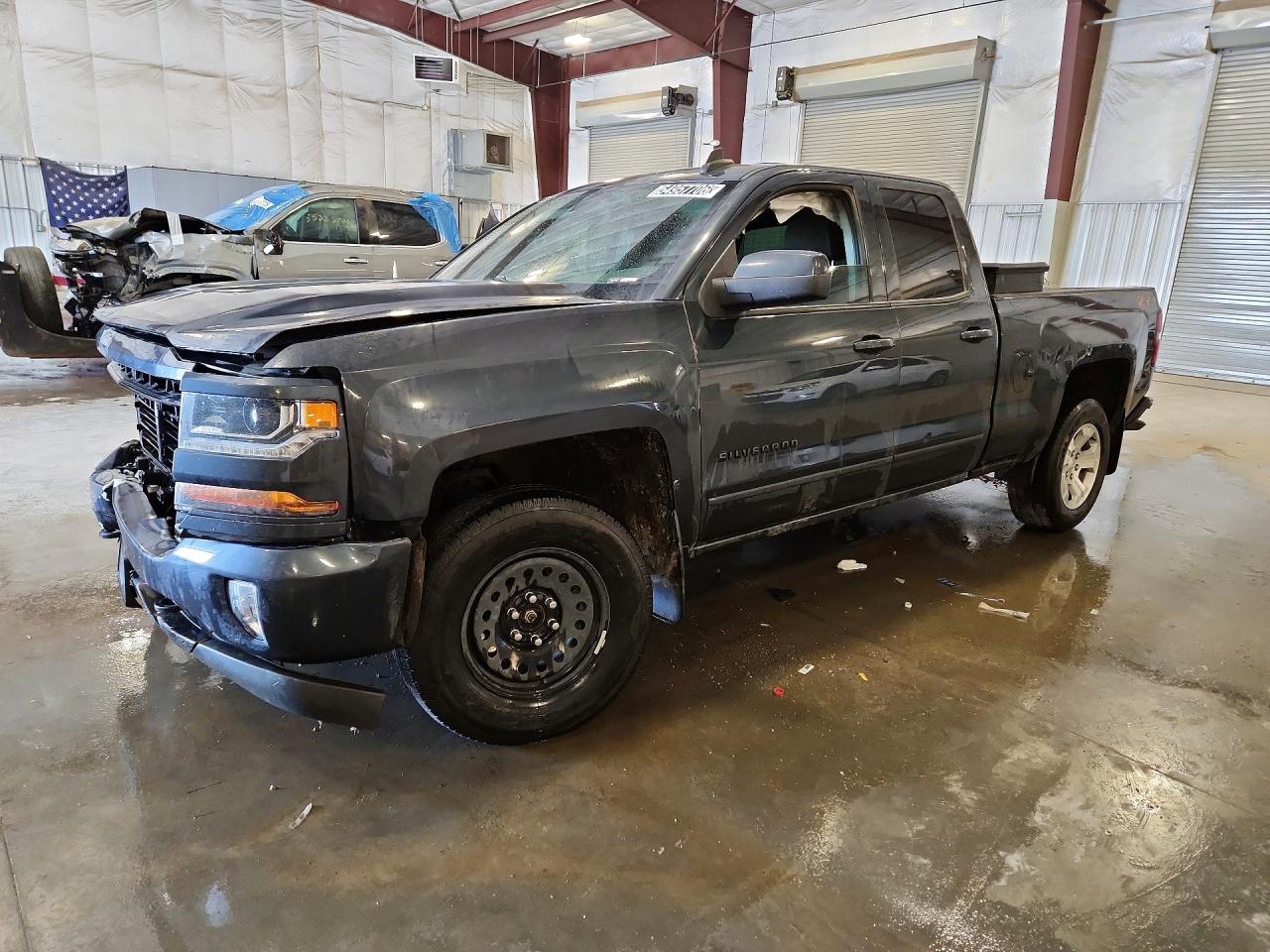 Salvage Chevrolet Silverado Image