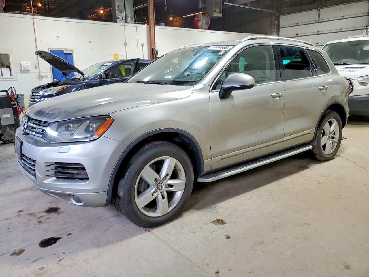 Salvage Volkswagen Touareg Image