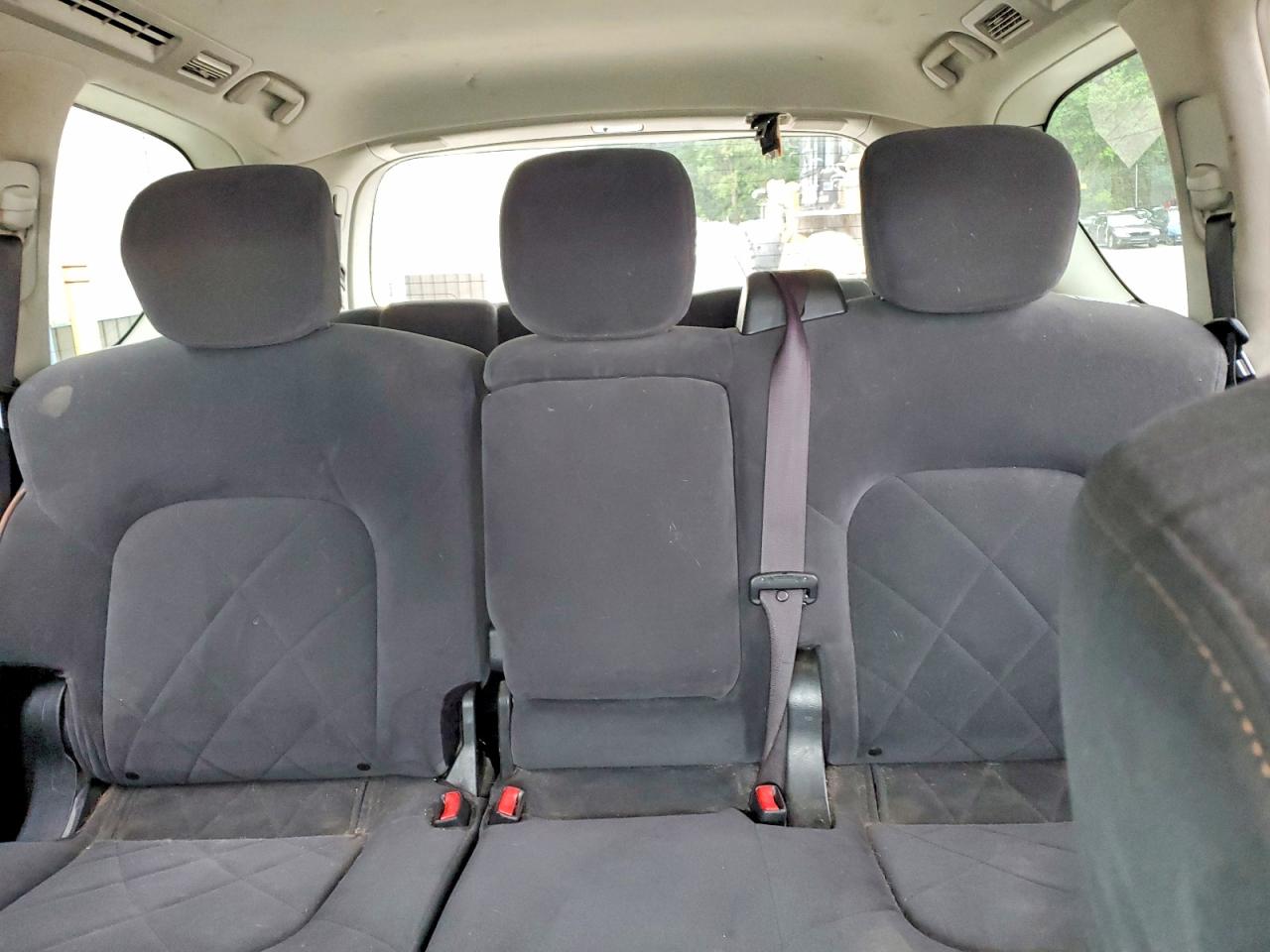 Nissan Armada Sv