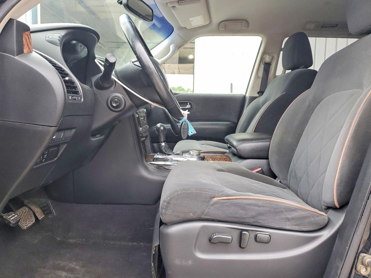 Nissan Armada Sv
