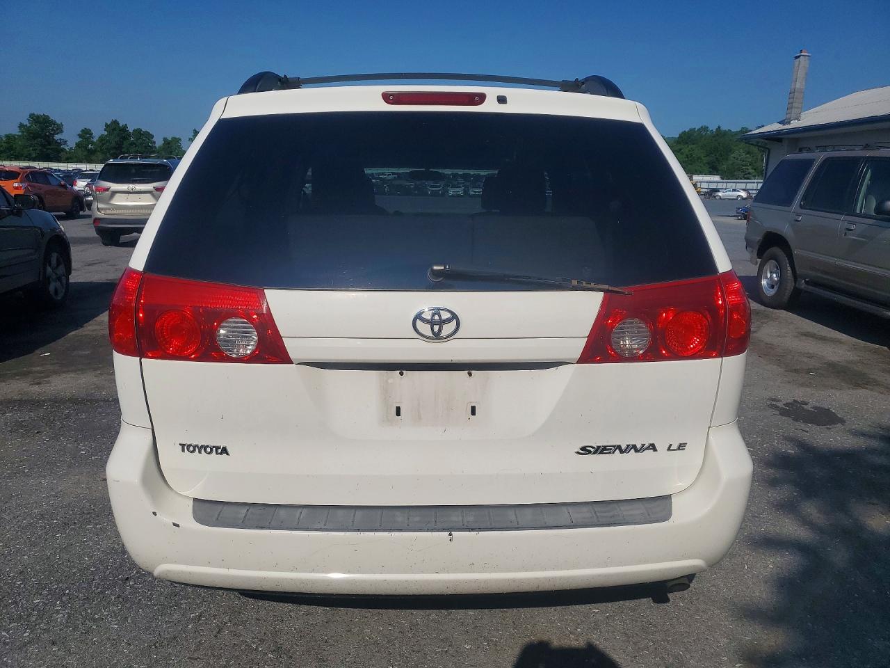 Toyota Sienna Le 7-passenger