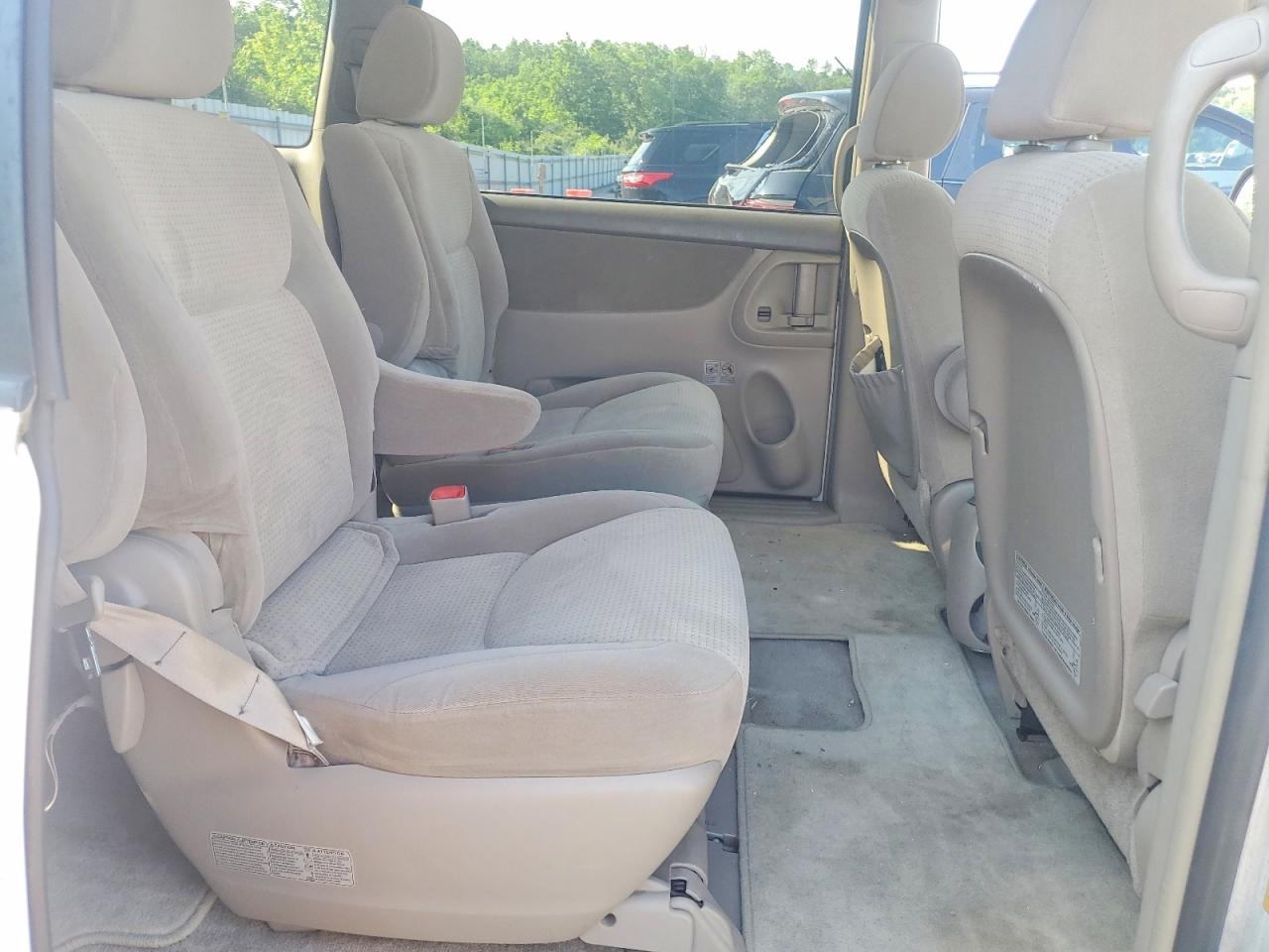 Toyota Sienna Le 7-passenger