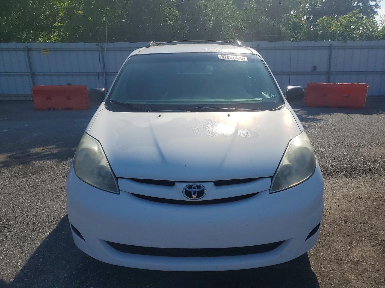 Toyota Sienna Le 7-passenger