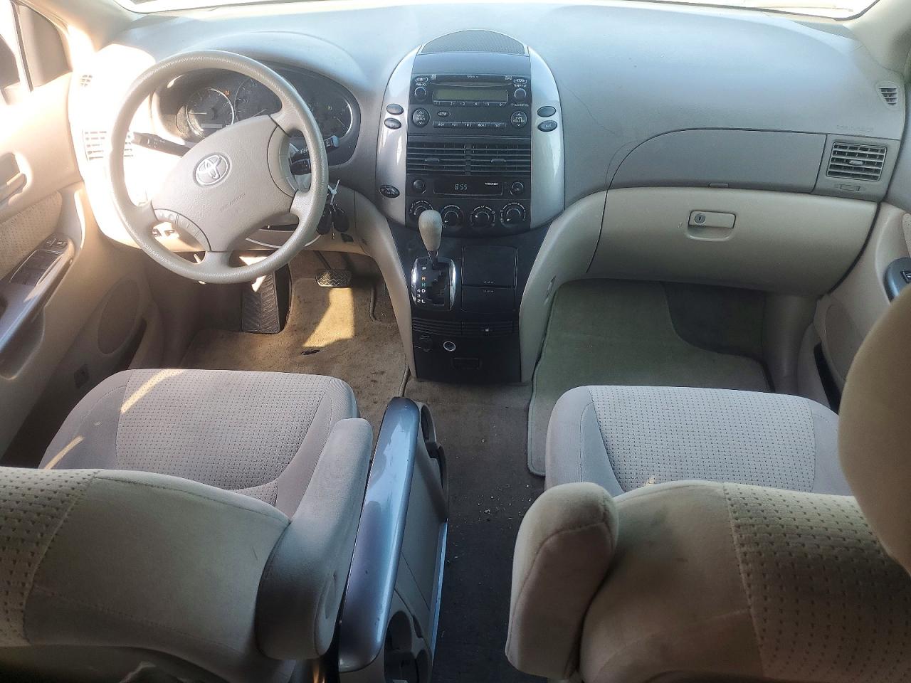 Toyota Sienna Le 7-passenger