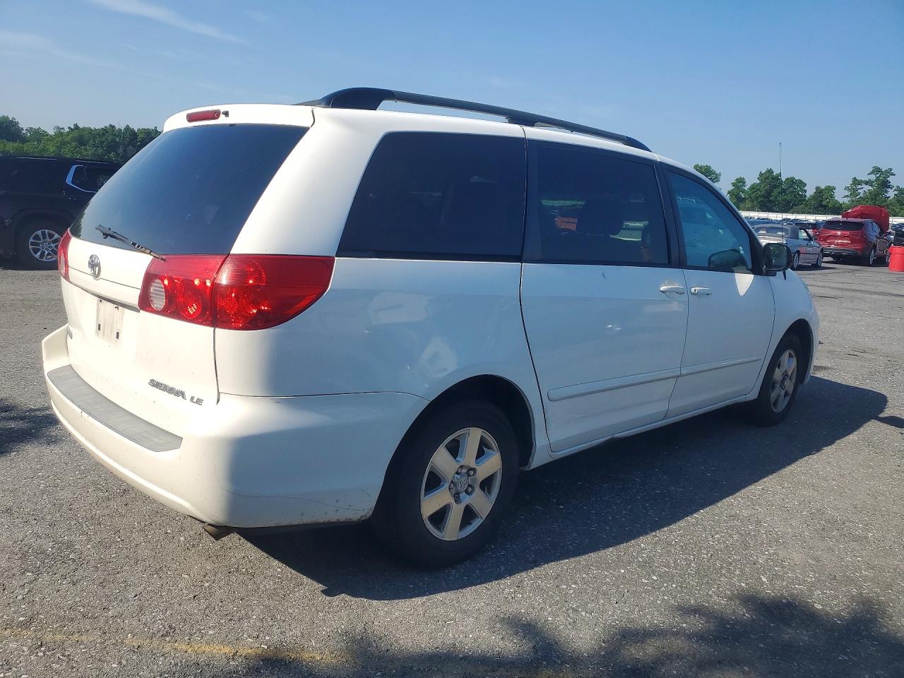 Toyota Sienna Le 7-passenger