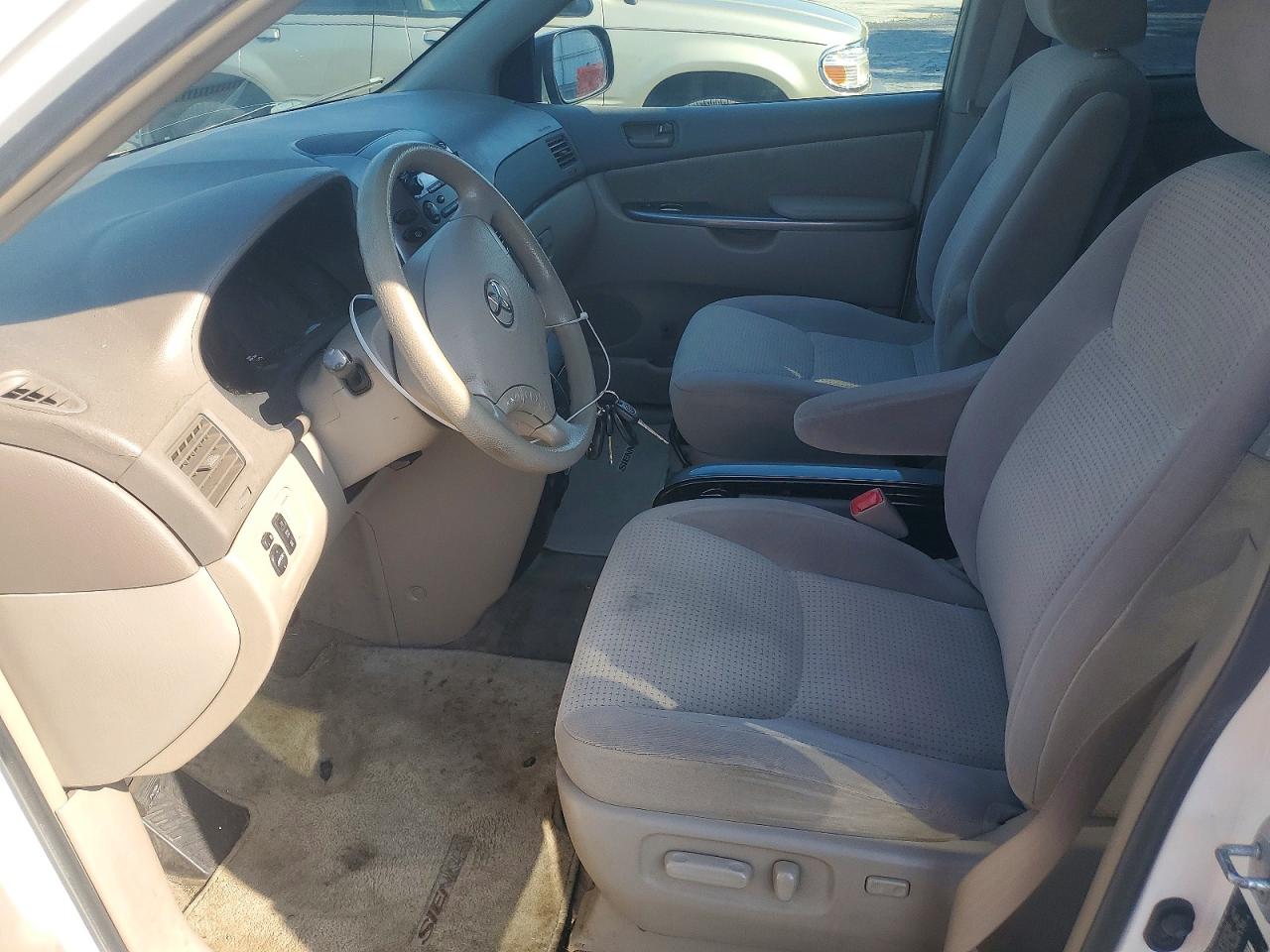 Toyota Sienna Le 7-passenger