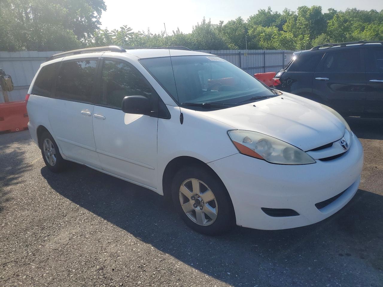 Toyota Sienna Le 7-passenger