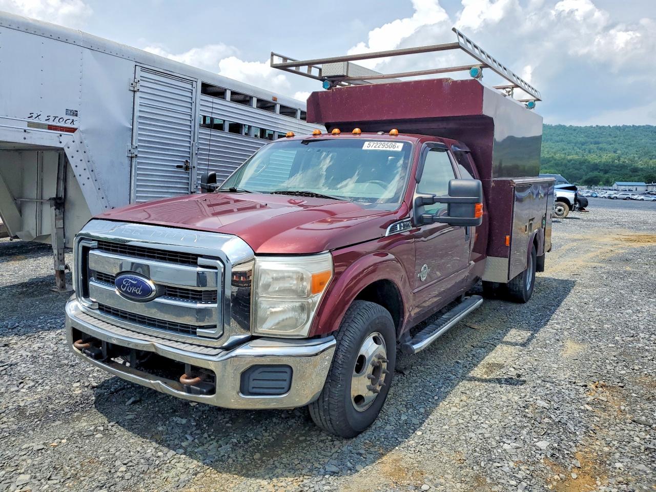 Salvage Ford F-350 Image