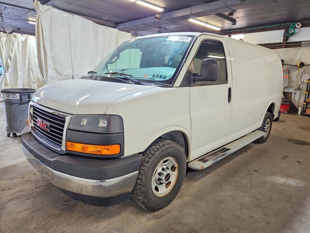 Salvage GMC Savana Image