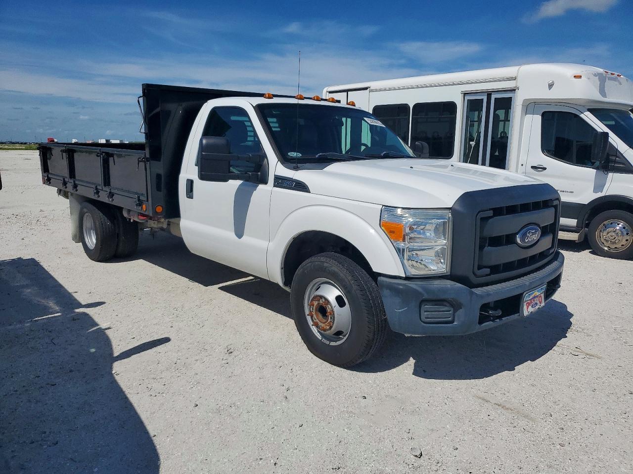 Salvage Ford F-350 Image