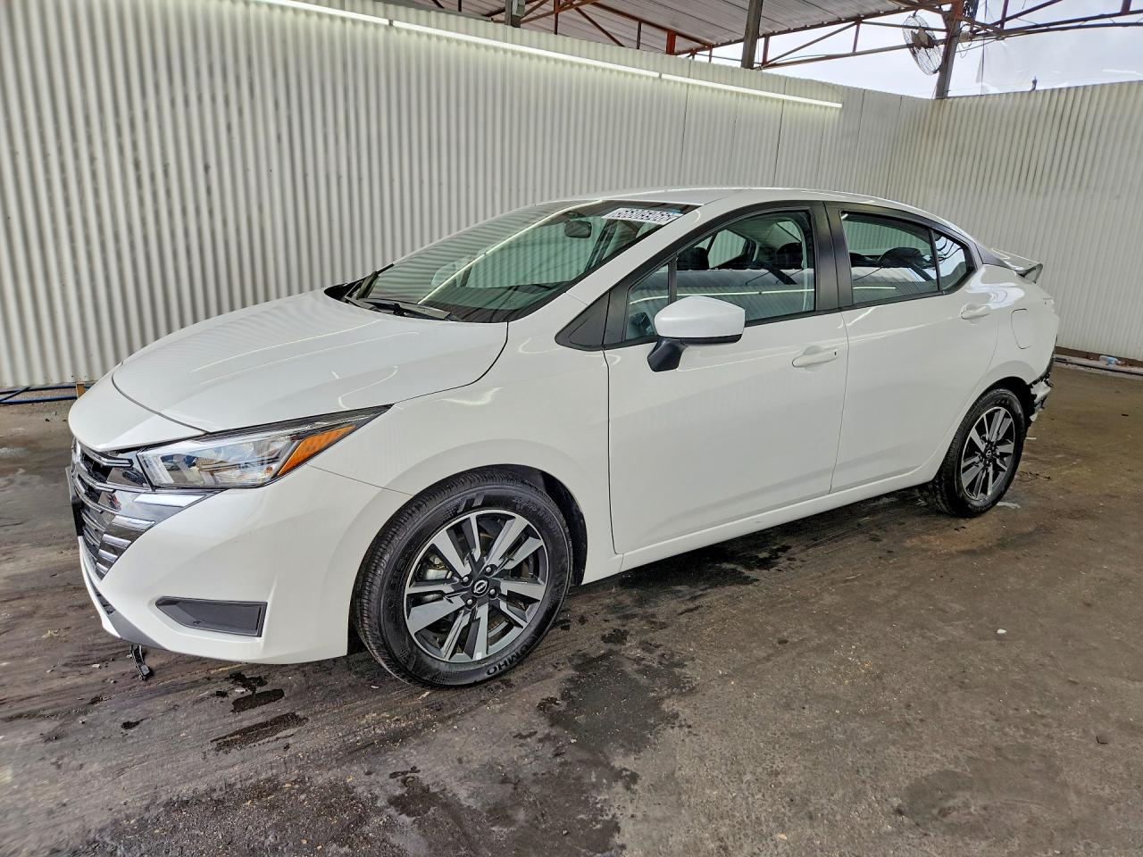 Salvage Nissan Versa Image