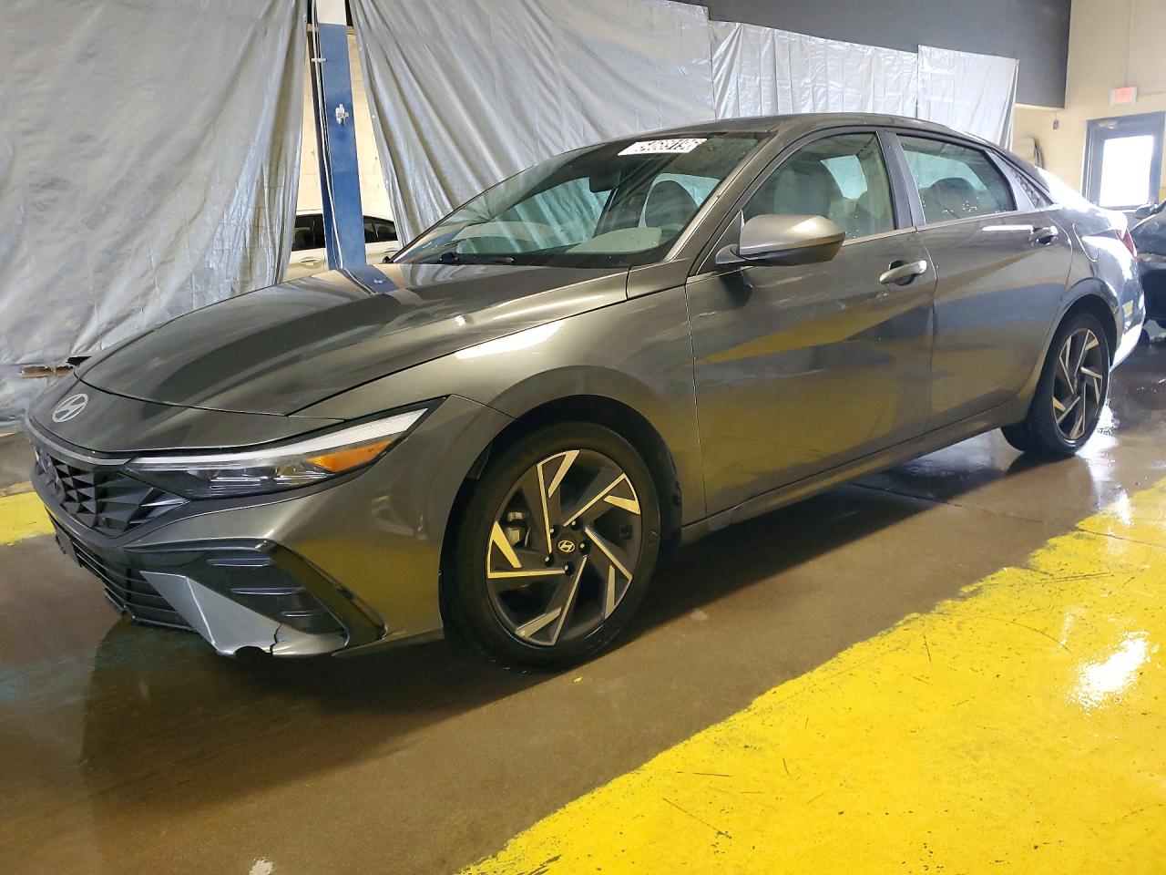 Salvage Hyundai ELANTRA Image
