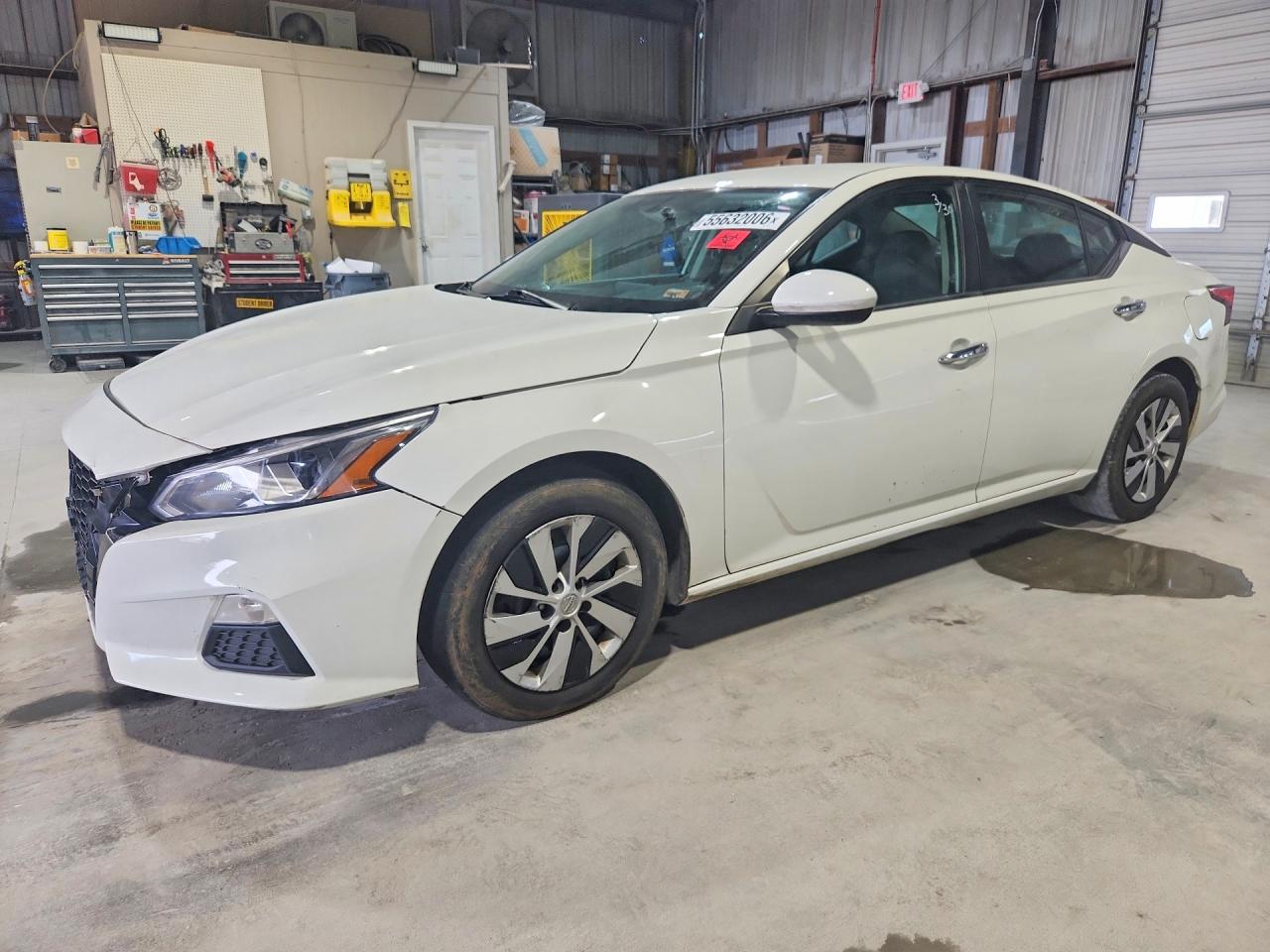 Salvage Nissan Altima Image