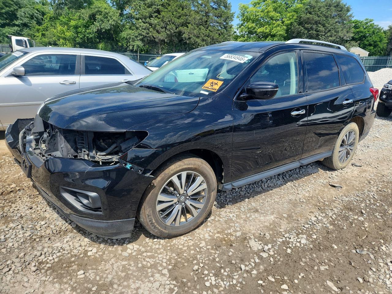 Salvage Nissan Pathfinder Image