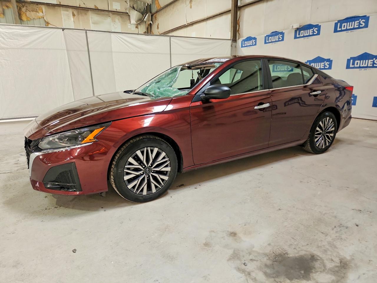 Salvage Nissan Altima Image