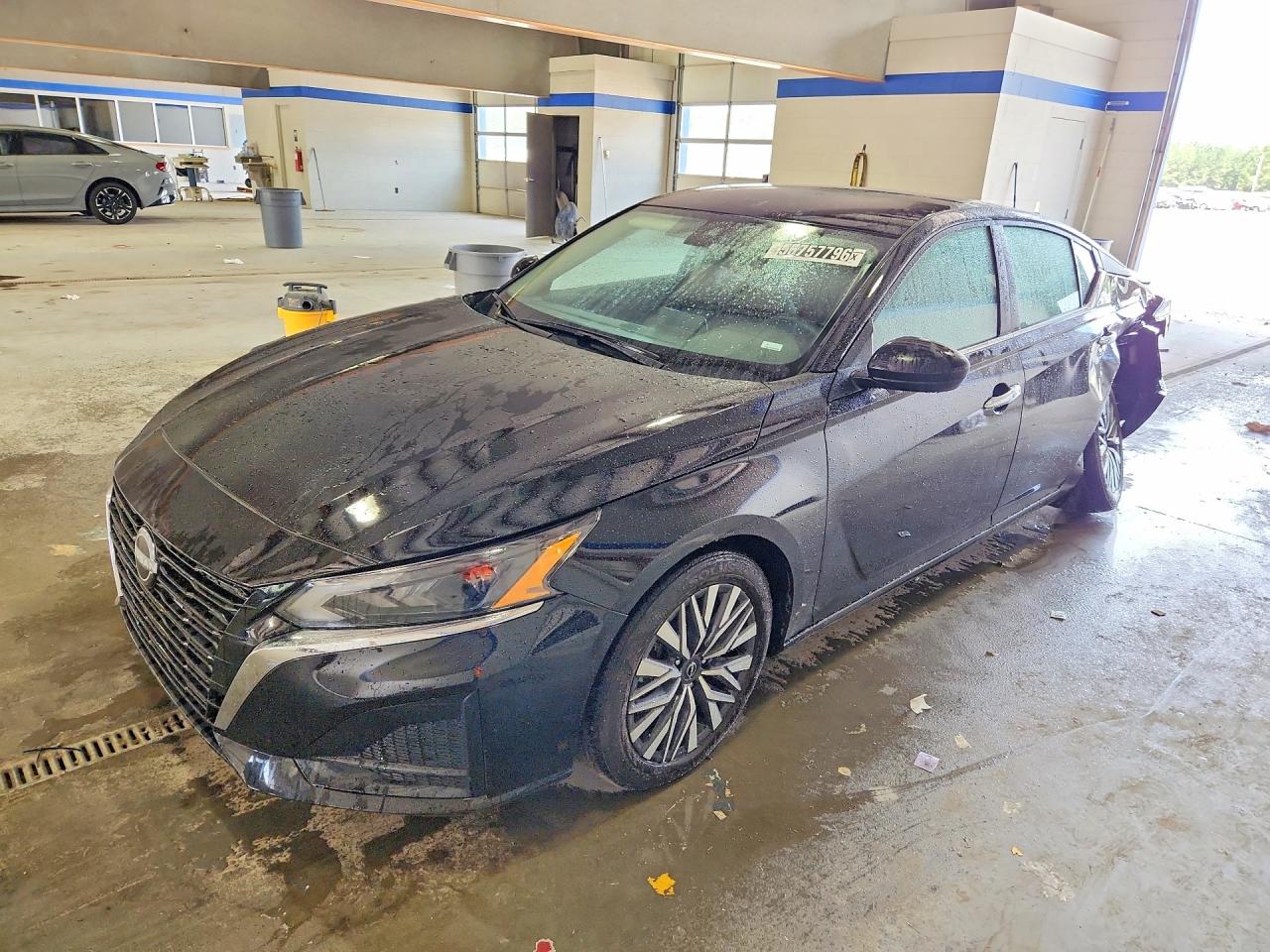 Salvage Nissan Altima Image