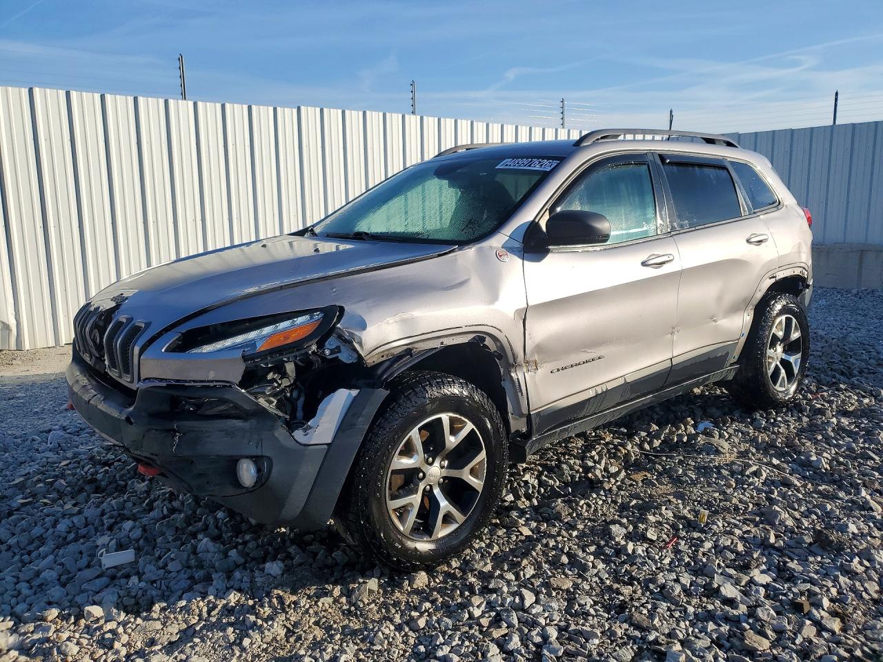 Salvage Jeep Cherokee Image