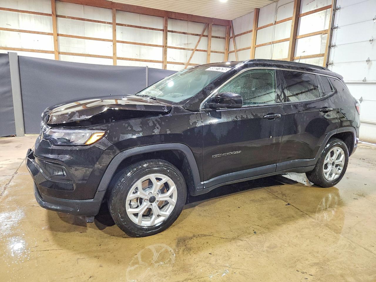 Salvage Jeep Compass Image