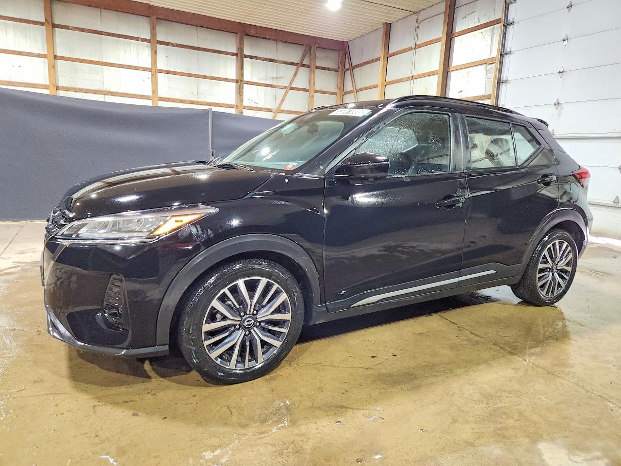 Salvage Nissan Kicks Image