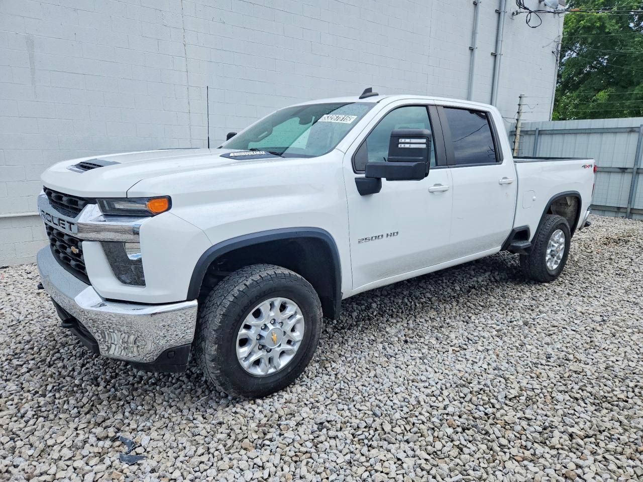 Salvage Chevrolet Silverado Image