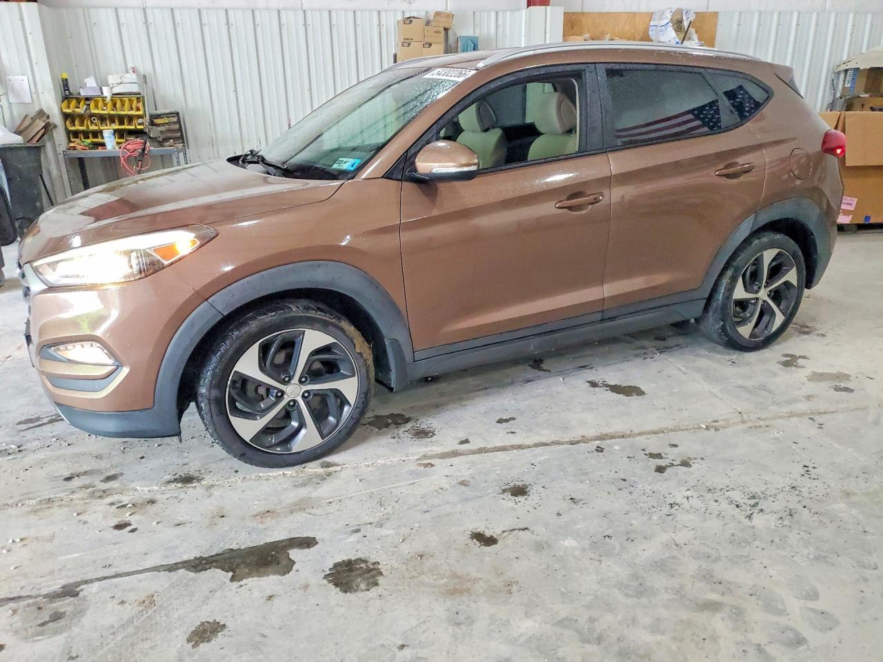Salvage Hyundai TUCSON Image