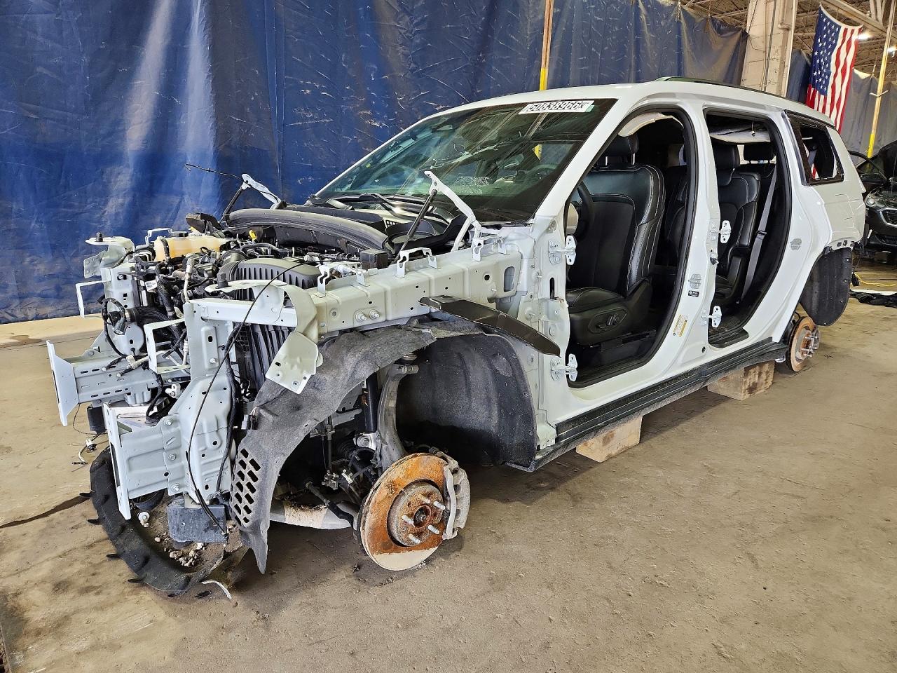 Salvage Jeep Grand Cherokee Image