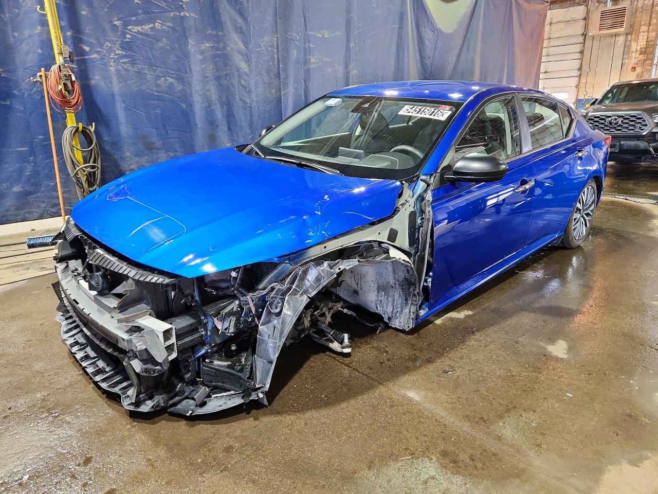Salvage Nissan Altima Image