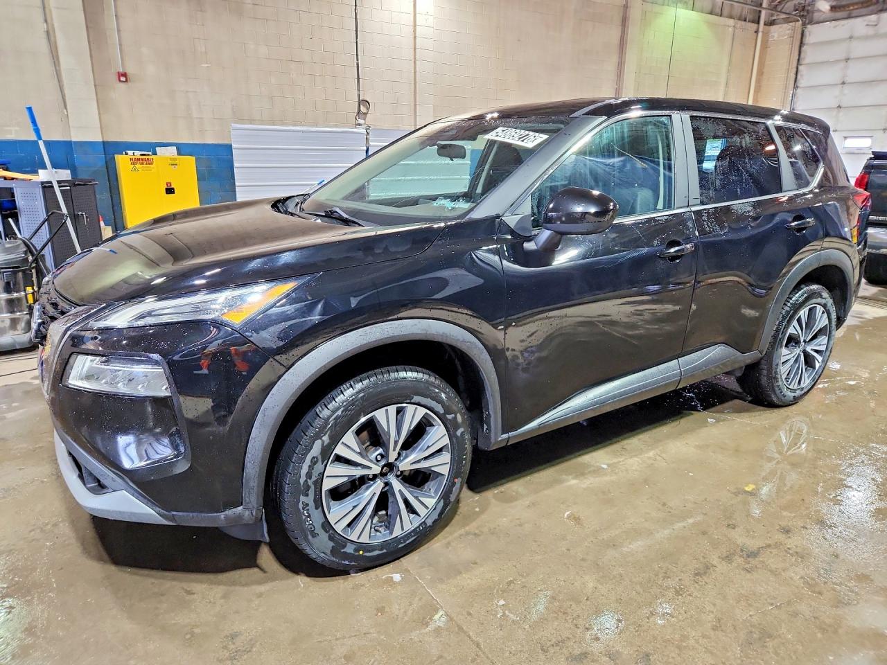 Salvage Nissan Rogue Image