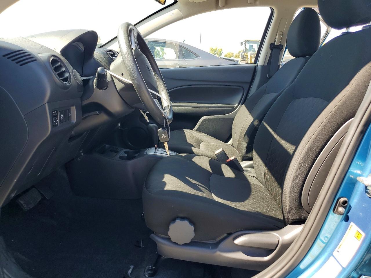 Mitsubishi Mirage Es