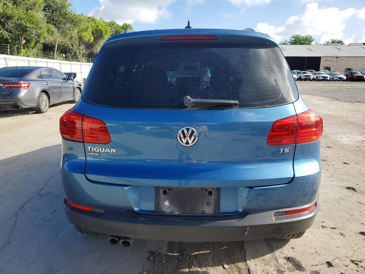 Volkswagen Tiguan S