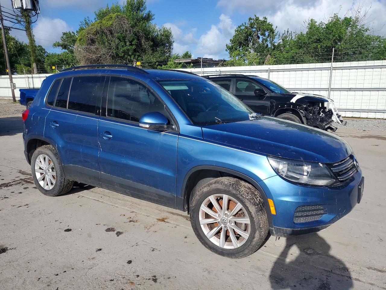 Volkswagen Tiguan S