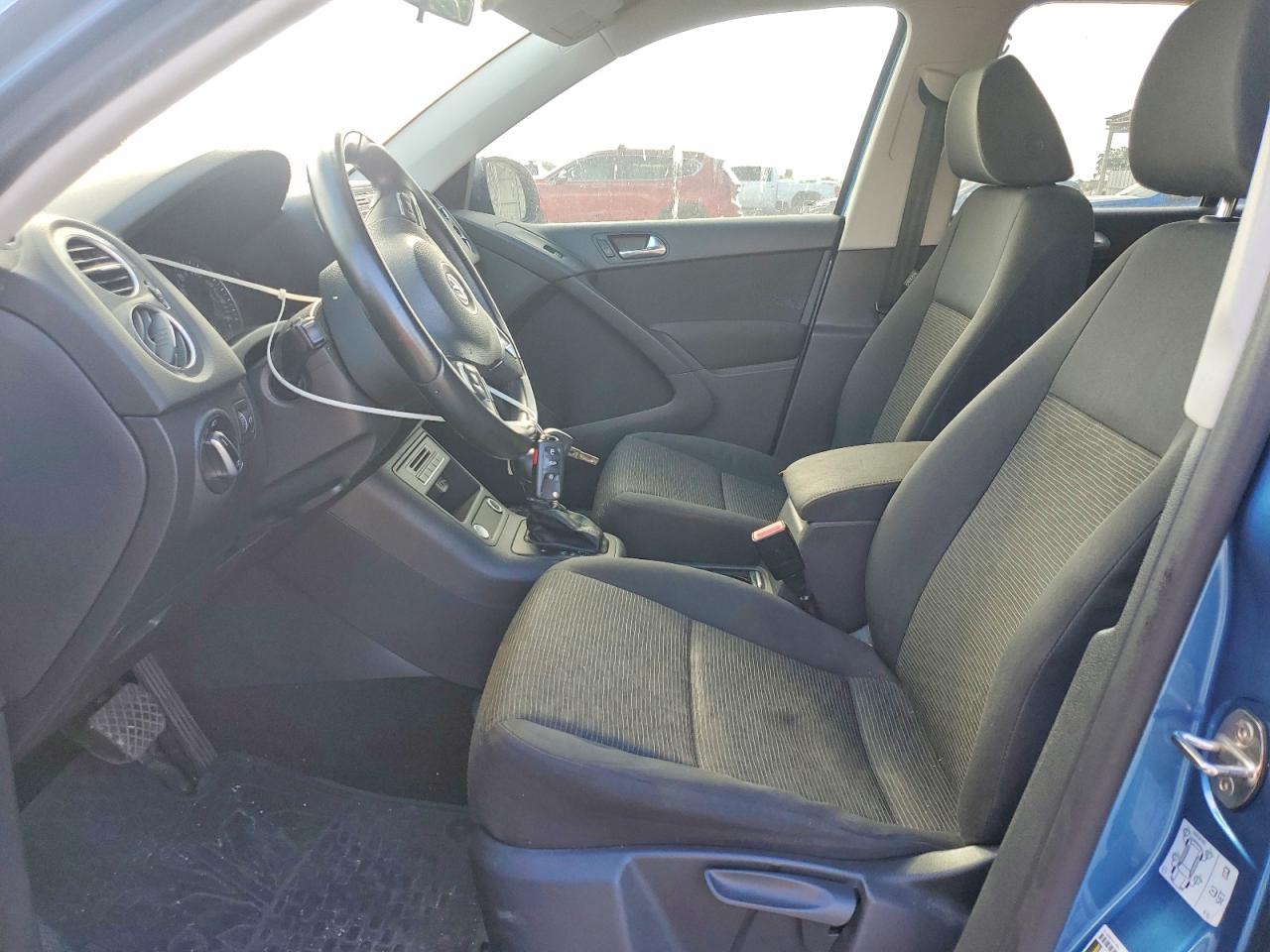 Volkswagen Tiguan S