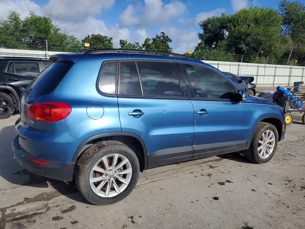 Volkswagen Tiguan S