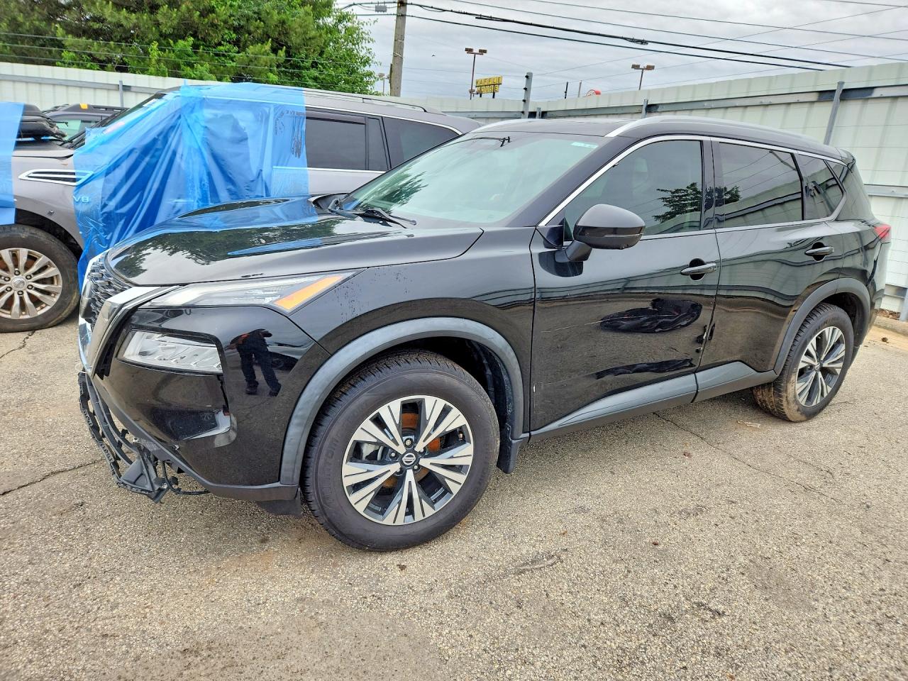 Salvage Nissan Rogue Image
