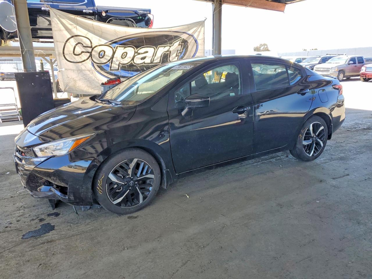 Salvage Nissan Versa Image