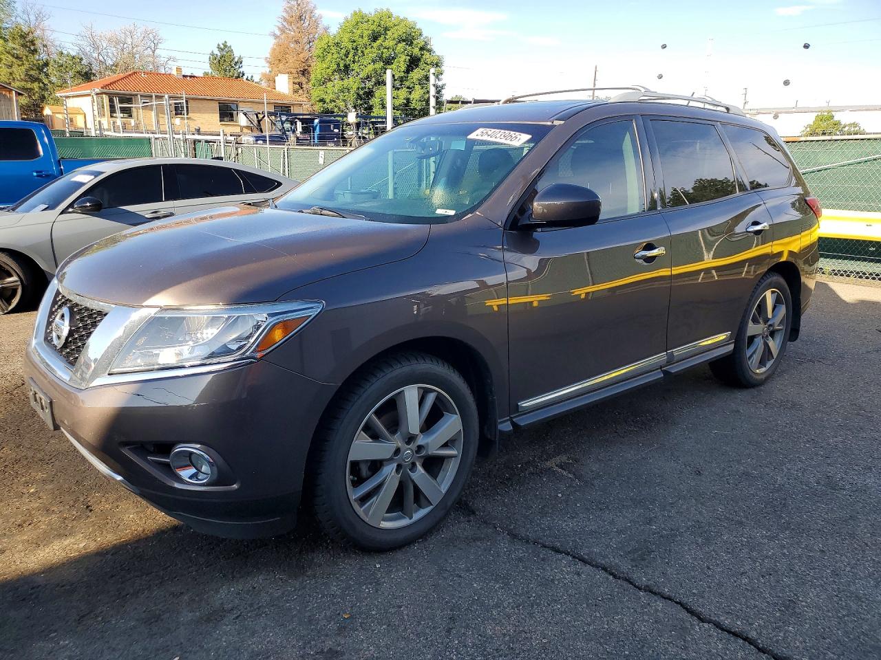 Salvage Nissan Pathfinder Image