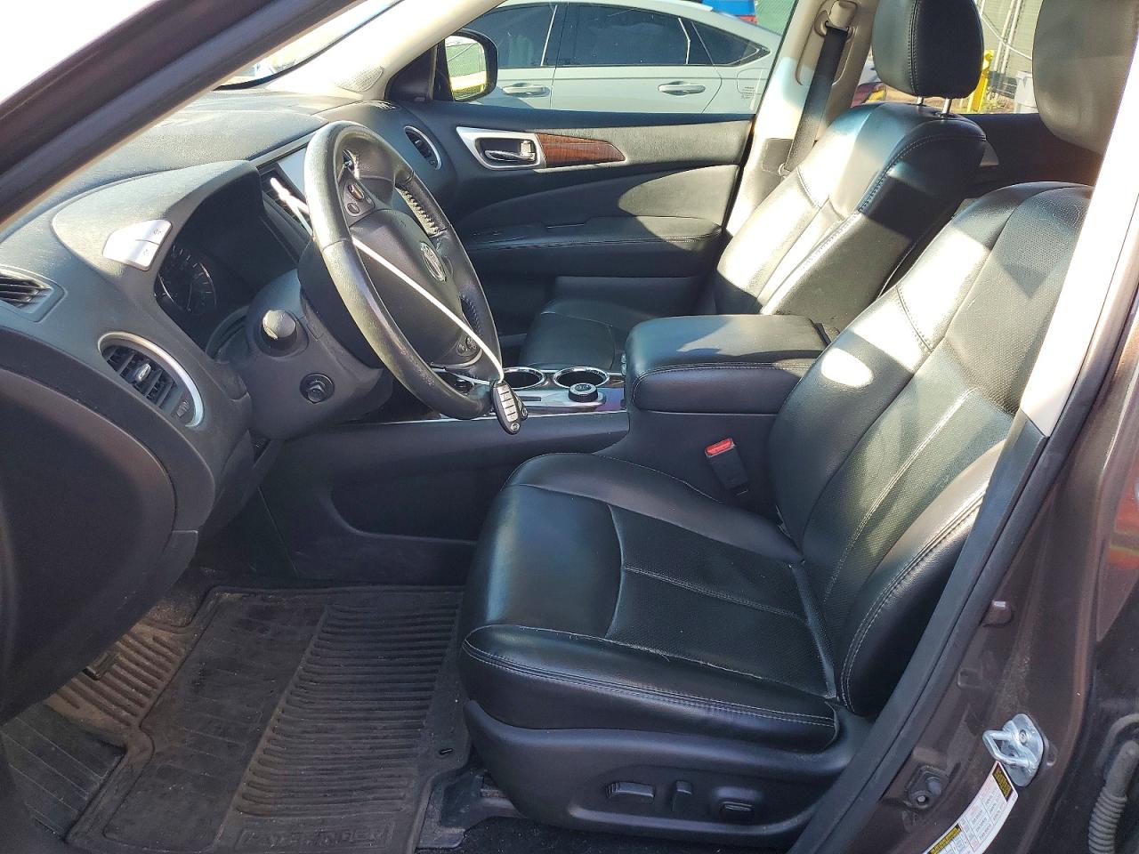 Nissan Pathfinder Platinum