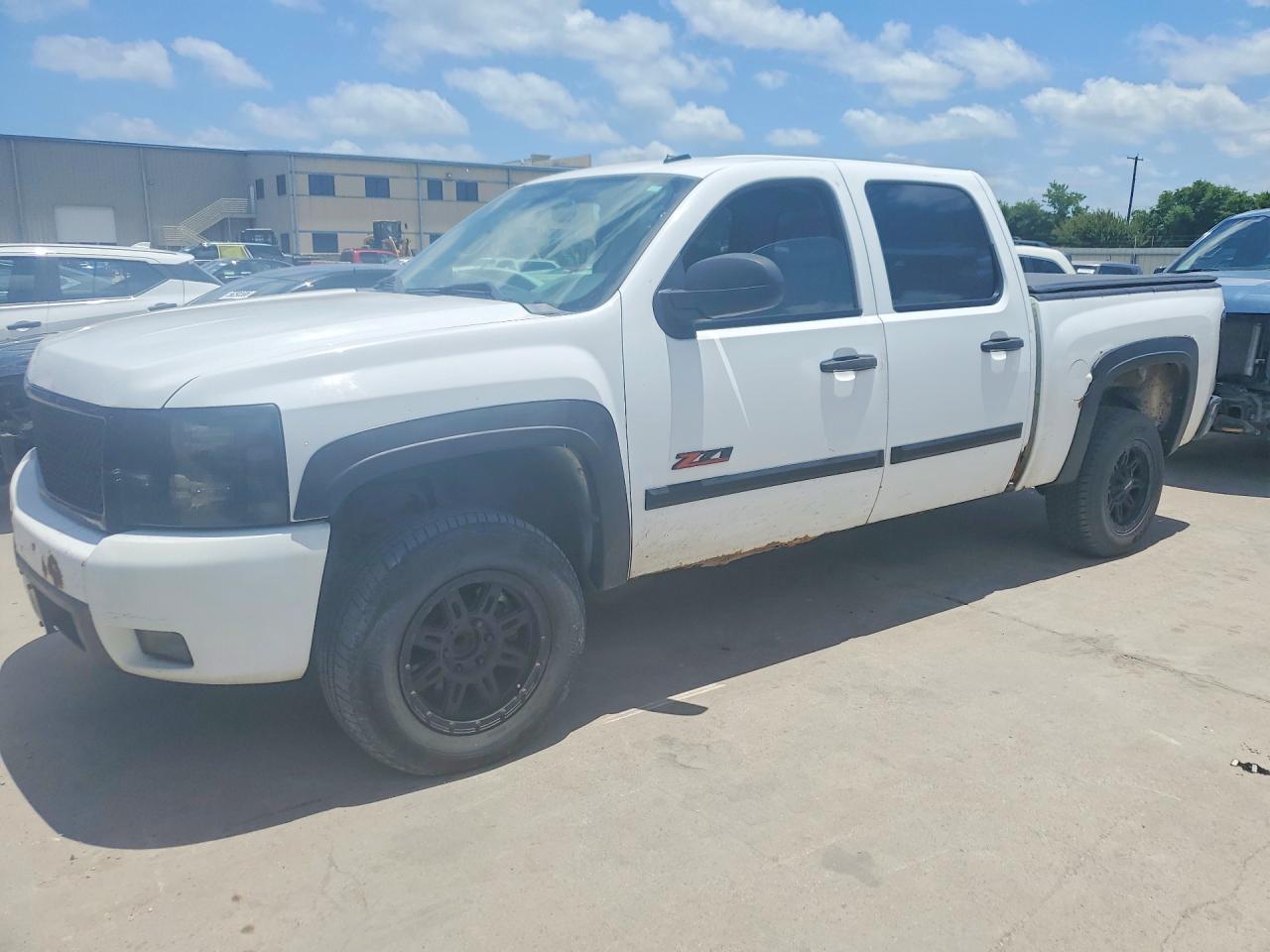 Salvage Chevrolet Silverado Image