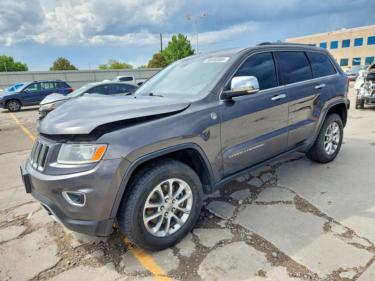 Salvage Jeep Cherokee Image