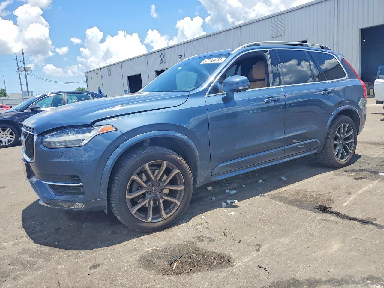Salvage Volvo XC90 Image