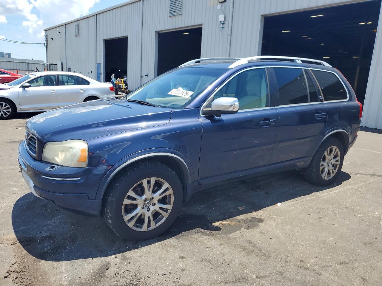 Salvage Volvo XC90 Image