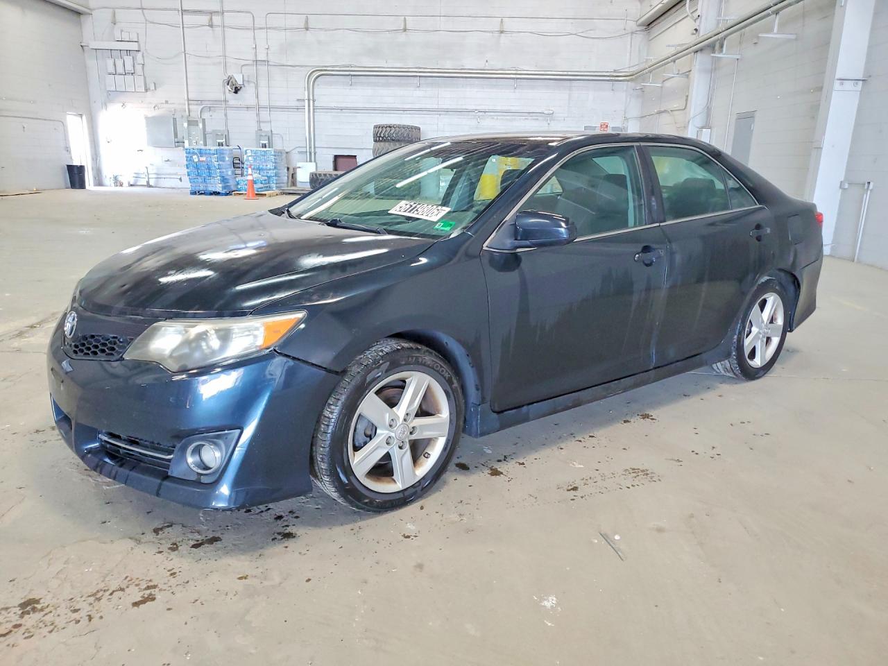 Salvage Toyota Camry Image