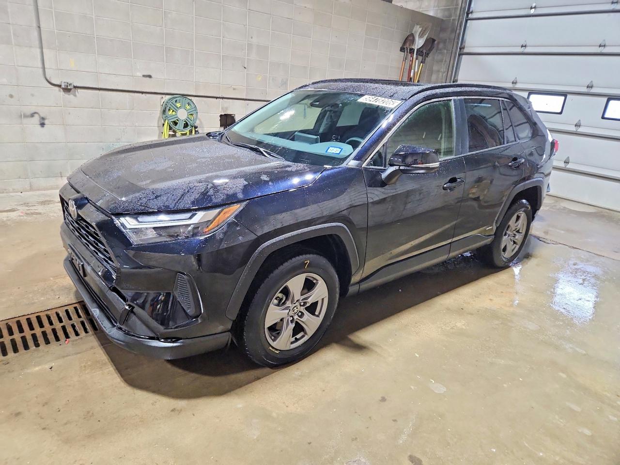 Salvage Toyota RAV4 Image