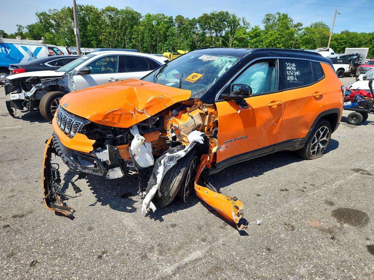 Salvage Jeep Compass Image